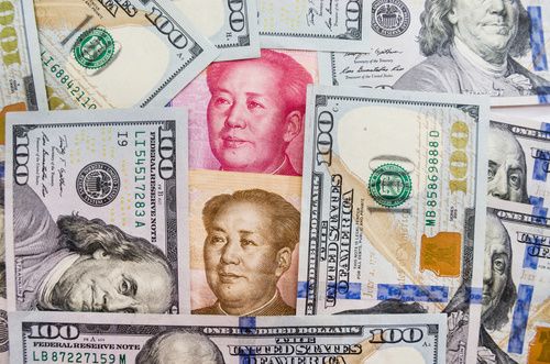 El par USD/CNH recupera sus recientes pérdidas registradas en la sesión anterior, cotizando alrededor de 7.1860 durante las horas asiáticas del viernes. Un análisis del gráfico diario indica que el precio del par está probando romper por encima del patrón de canal descendente, lo que apunta a un debilitamiento de la tendencia bajista.